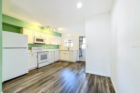 Condo in Bradenton, Florida, 2 bedrooms  № 2147494 - photo 8