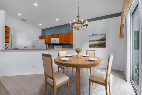 Villa ou maison à vendre à Pembroke Pines, Floride: 3 chambres, 157.1 m2 № 1970316 - photo 3