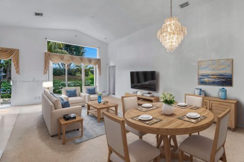 Villa ou maison à vendre à Pembroke Pines, Floride: 3 chambres, 157.1 m2 № 1970316 - photo 2