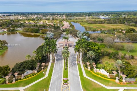 Villa ou maison à vendre à Pembroke Pines, Floride: 3 chambres, 157.1 m2 № 1970316 - photo 17