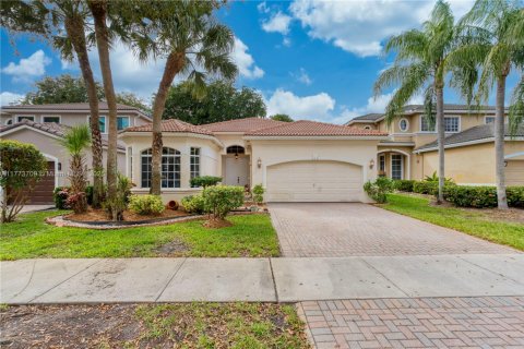 Villa ou maison à vendre à Pembroke Pines, Floride: 3 chambres, 157.1 m2 № 1970316 - photo 1