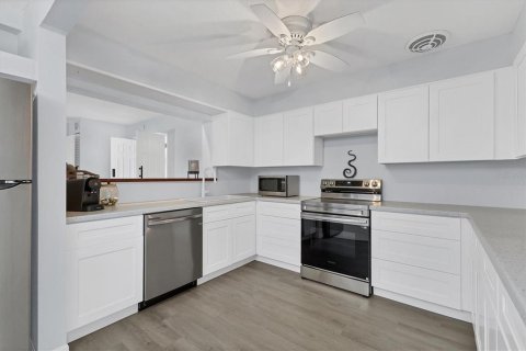 Купить виллу или дом в Венеция, Флорида 8 комнат, 203.27м2, № 1901298 - фото 11