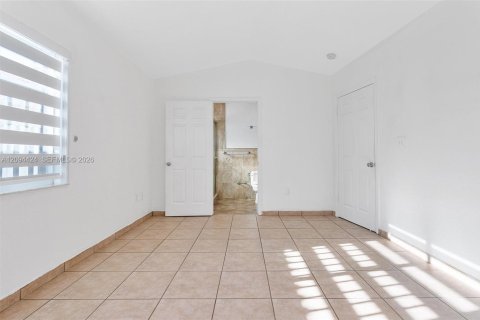 Villa ou maison à louer à Hialeah Gardens, Floride: 4 chambres, 143.16 m2 № 2383003 - photo 19