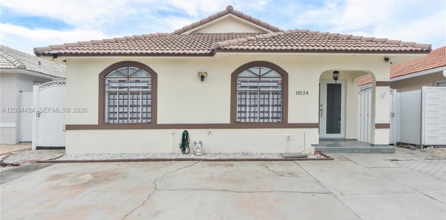 Villa ou maison à Hialeah Gardens, Floride 4 chambres, 143.16 m2 № 2383003