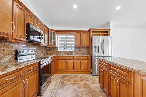 Villa ou maison à louer à Hialeah Gardens, Floride: 4 chambres, 143.16 m2 № 2383003 - photo 25