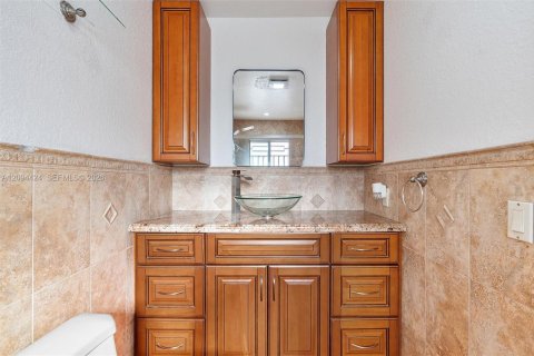 Villa ou maison à louer à Hialeah Gardens, Floride: 4 chambres, 143.16 m2 № 2383003 - photo 22