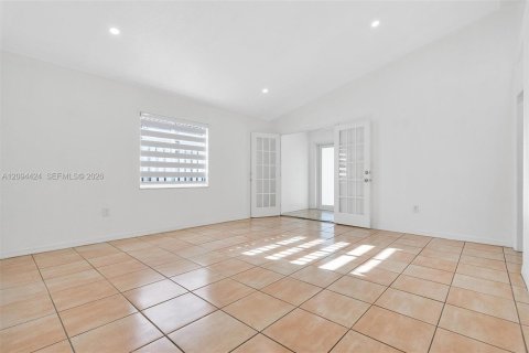Villa ou maison à louer à Hialeah Gardens, Floride: 4 chambres, 143.16 m2 № 2383003 - photo 4