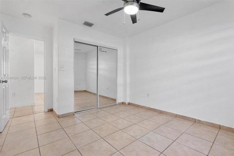Villa ou maison à louer à Hialeah Gardens, Floride: 4 chambres, 143.16 m2 № 2383003 - photo 14