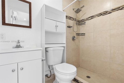 Villa ou maison à louer à Hialeah Gardens, Floride: 4 chambres, 143.16 m2 № 2383003 - photo 13