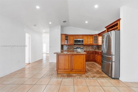 Villa ou maison à louer à Hialeah Gardens, Floride: 4 chambres, 143.16 m2 № 2383003 - photo 24