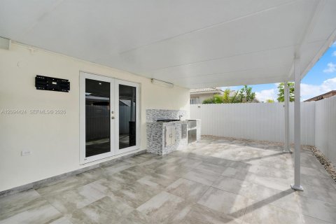 Villa ou maison à louer à Hialeah Gardens, Floride: 4 chambres, 143.16 m2 № 2383003 - photo 30