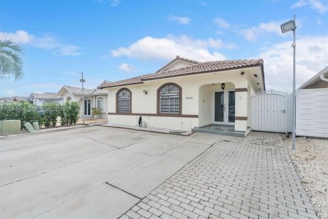 Villa ou maison à louer à Hialeah Gardens, Floride: 4 chambres, 143.16 m2 № 2383003 - photo 3