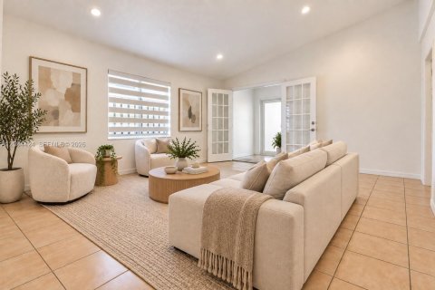 Villa ou maison à louer à Hialeah Gardens, Floride: 4 chambres, 143.16 m2 № 2383003 - photo 5