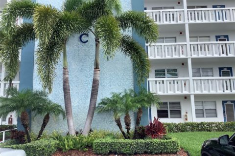 Condominio en alquiler en Boca Raton, Florida, 2 dormitorios, 79.99 m2 № 1228459 - foto 1