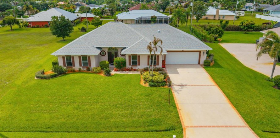 Villa ou maison à Port St. Lucie, Floride 4 chambres, 246.47 m2 № 2245123