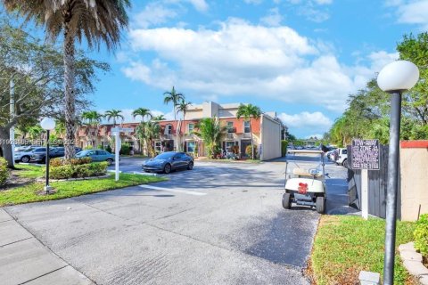 Touwnhouse à louer à Hallandale Beach, Floride: 3 chambres, 162.58 m2 № 1987306 - photo 3