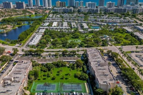 Touwnhouse à louer à Hallandale Beach, Floride: 3 chambres, 162.58 m2 № 1987306 - photo 16