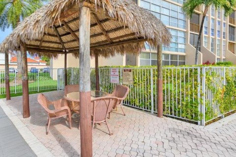 Touwnhouse à louer à Hallandale Beach, Floride: 3 chambres, 162.58 m2 № 1987306 - photo 9