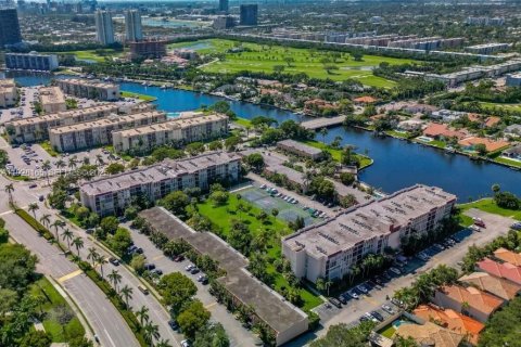 Touwnhouse à louer à Hallandale Beach, Floride: 3 chambres, 162.58 m2 № 1987306 - photo 14