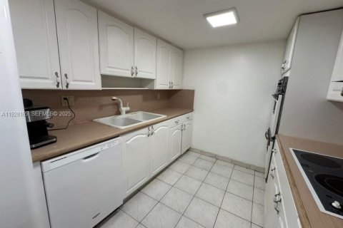 Touwnhouse à louer à Hallandale Beach, Floride: 3 chambres, 162.58 m2 № 1987306 - photo 28