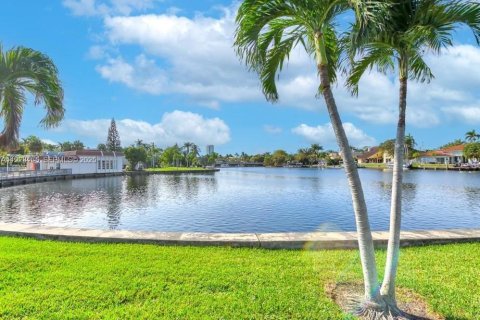 Touwnhouse à louer à Hallandale Beach, Floride: 3 chambres, 162.58 m2 № 1987306 - photo 6