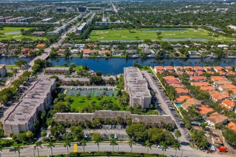 Touwnhouse à louer à Hallandale Beach, Floride: 3 chambres, 162.58 m2 № 1987306 - photo 12