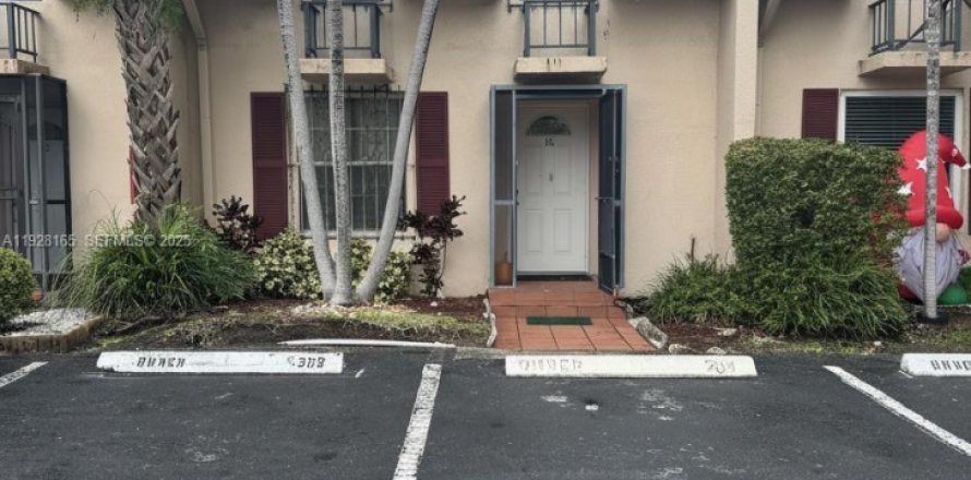 Touwnhouse à Hallandale Beach, Floride 3 chambres, 162.58 m2 № 1987306