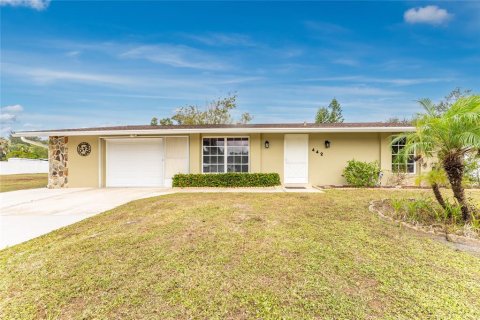 House in Port Charlotte, Florida 3 bedrooms, 154.5 sq.m. № 2094849