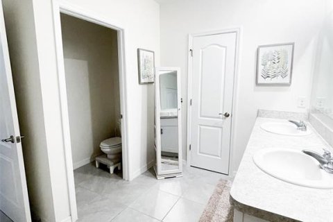 Casa en venta en Kissimmee, Florida, 4 dormitorios, 217.3 m2 № 1571966 - foto 12