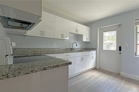 House in Daytona Beach, Florida 3 bedrooms, 114.46 sq.m. № 2259570 - photo 13