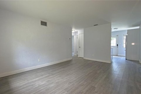 House in Daytona Beach, Florida 3 bedrooms, 114.46 sq.m. № 2259570 - photo 6