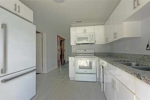 House in Daytona Beach, Florida 3 bedrooms, 114.46 sq.m. № 2259570 - photo 14
