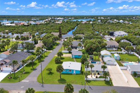 House in Flagler Beach, Florida 5 bedrooms, 167.22 sq.m. № 2354771 - photo 2