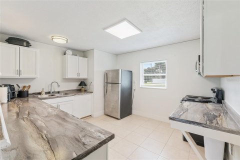 House in Flagler Beach, Florida 5 bedrooms, 167.22 sq.m. № 2354771 - photo 9