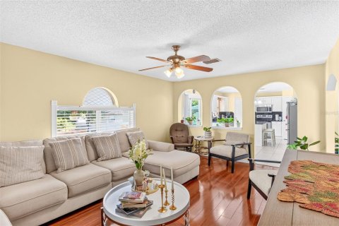Villa ou maison à vendre à Poinciana, Floride: 4 chambres, 204.38 m2 № 2210560 - photo 15