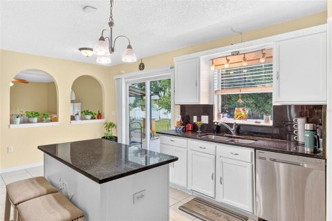 Villa ou maison à vendre à Poinciana, Floride: 4 chambres, 204.38 m2 № 2210560 - photo 10