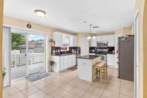Villa ou maison à vendre à Poinciana, Floride: 4 chambres, 204.38 m2 № 2210560 - photo 12