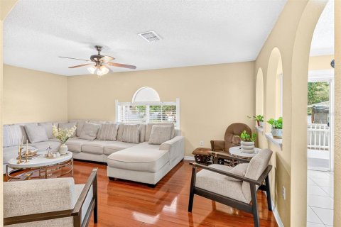 Villa ou maison à vendre à Poinciana, Floride: 4 chambres, 204.38 m2 № 2210560 - photo 13