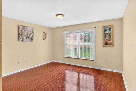 Villa ou maison à vendre à Poinciana, Floride: 4 chambres, 204.38 m2 № 2210560 - photo 16