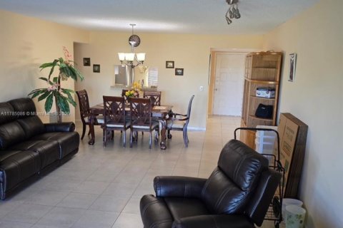 Condo in Pembroke Pines, Florida, 1 bedroom  № 1706604 - photo 5