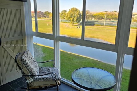 Condo in Pembroke Pines, Florida, 1 bedroom  № 1706604 - photo 10