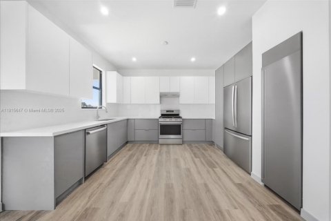 House in Lehigh Acres, Florida 3 bedrooms, 140.56 sq.m. № 2036554 - photo 12