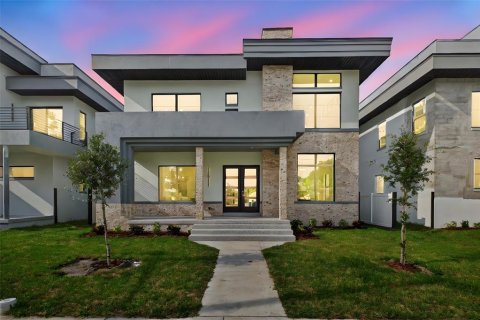 Casa en venta en Saint Petersburg, Florida, 4 dormitorios, 299.05 m2 № 1902522 - foto 1