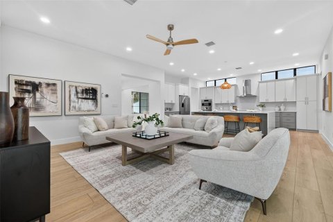 Casa en venta en Saint Petersburg, Florida, 4 dormitorios, 299.05 m2 № 1902522 - foto 12