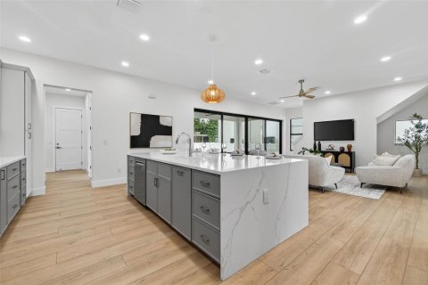 Casa en venta en Saint Petersburg, Florida, 4 dormitorios, 299.05 m2 № 1902522 - foto 21