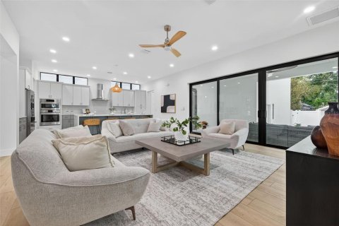 Casa en venta en Saint Petersburg, Florida, 4 dormitorios, 299.05 m2 № 1902522 - foto 11
