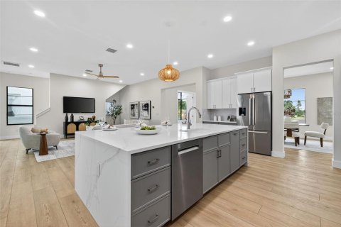 Casa en venta en Saint Petersburg, Florida, 4 dormitorios, 299.05 m2 № 1902522 - foto 18