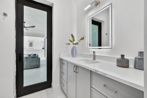 Casa en venta en Saint Petersburg, Florida, 4 dormitorios, 299.05 m2 № 1902522 - foto 26