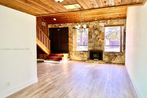 House in Miami, Florida 3 bedrooms, 137.5 sq.m. № 2012735 - photo 4