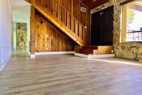 House in Miami, Florida 3 bedrooms, 137.5 sq.m. № 2012735 - photo 3